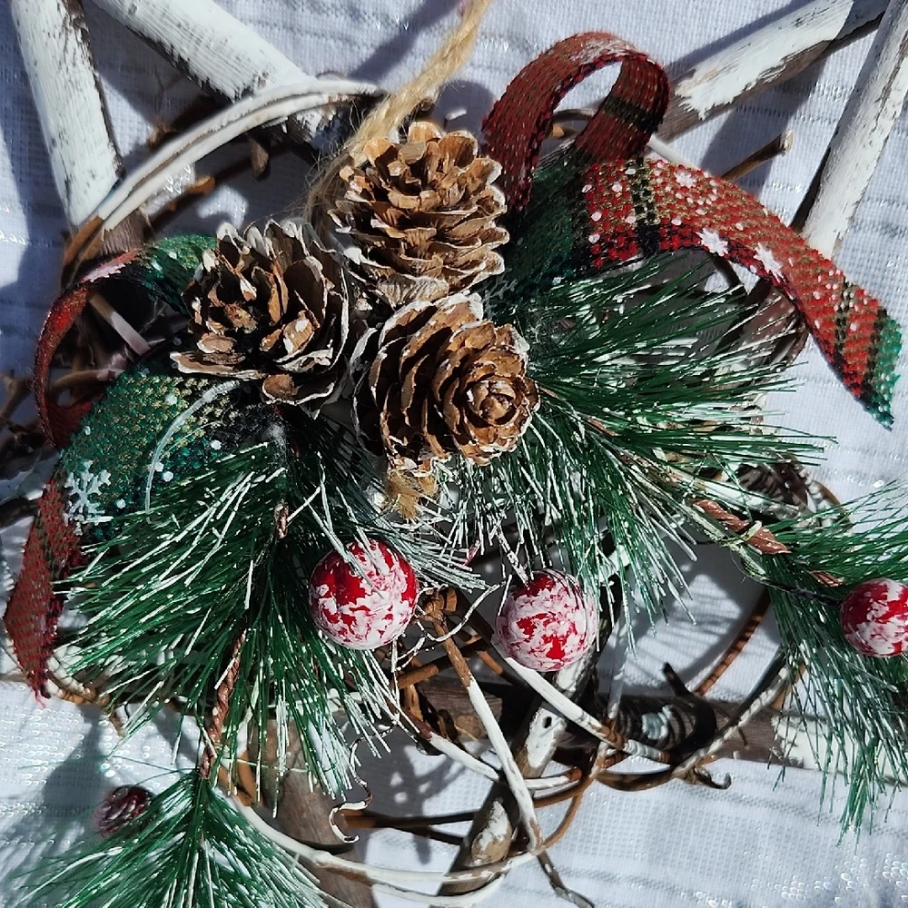 Rustic Holiday Star Wreath with Pinecones and Greenery